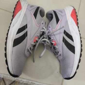 Reebok Ayakkabının İçinin Parçalanması