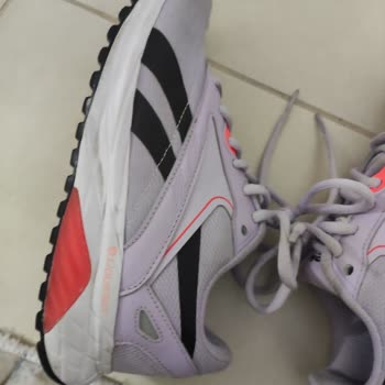 Reebok Ayakkabının İçinin Parçalanması