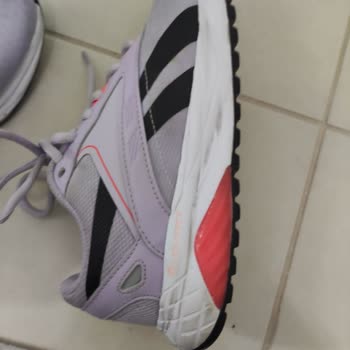 Reebok Ayakkabının İçinin Parçalanması