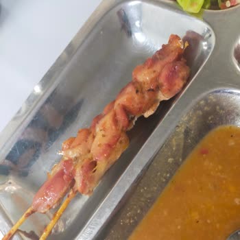 Erciyes Üniversitesi Yemekhanede Çiğ Yemekler