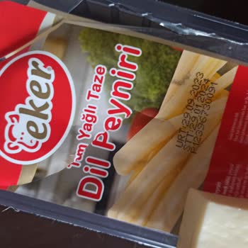 Eker Marka Dil Peynirinin İçi Kıl Dolu