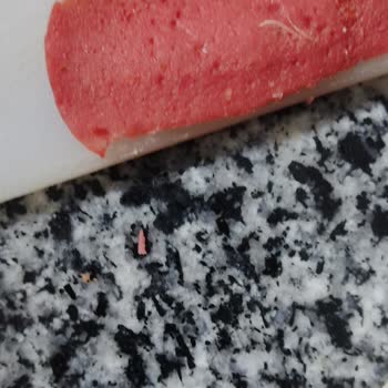 Lezita Piliç Salam İçinden Kıl Tüy Çıktı