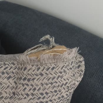 Mondihome Salon Takımında Yırtılma Ve Kırılma Var