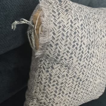 Mondihome Salon Takımında Yırtılma Ve Kırılma Var