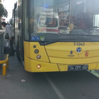 İBB - İstanbul Büyükşehir Belediyesi İett Nin Kati Şoförü Ve Sorumsuz İmamoglu