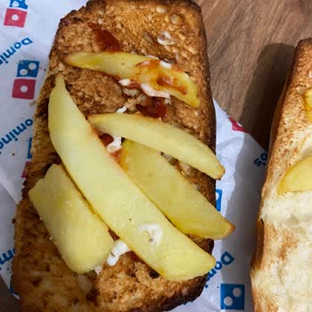 Domino's Pizza Yanmış Ve Az Malzemeli Ürün