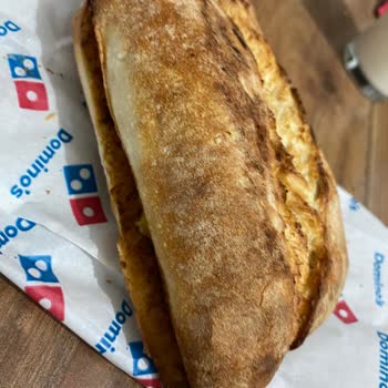 Domino's Pizza Yanmış Ve Az Malzemeli Ürün