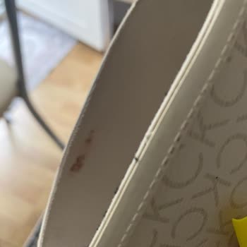 Calvin Klein Bot Yara Yaptı