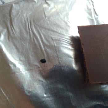 Migros M Marka Çikolatadan Çıkan Taş