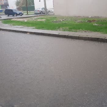 İzmir Büyükşehir Belediyesi Mahallede Asfalt Kaynaklı Su Birikintisi Sorunu