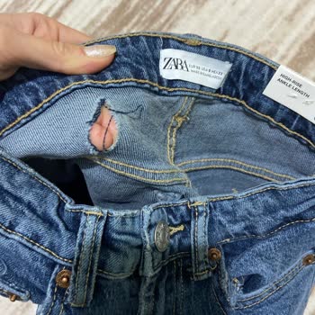 Zara Pantolonda Koskoca Yırtık Var!