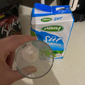 Sütaş Kutunun İçinden Kaymak Gibi Bir Şey Çıktı