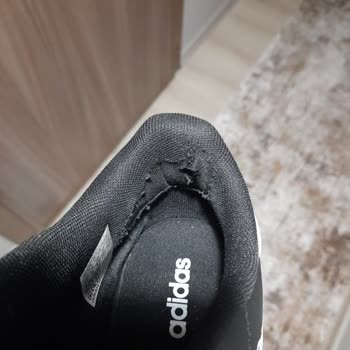 Koray Spor Adidas Spor Ayakkabının 1 Ayda Topuk Yırtılması