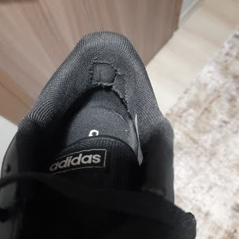 Koray Spor Adidas Spor Ayakkabının 1 Ayda Topuk Yırtılması