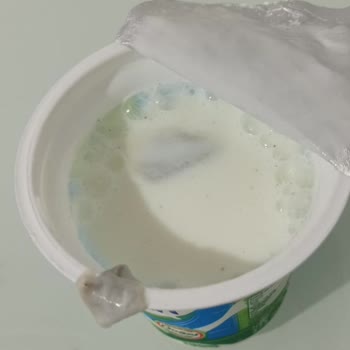 Sütaş Ayrandan Çıkan Siyah Ve Küflü Madde