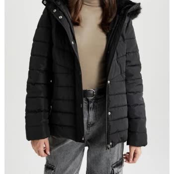 DeFacto İçi Suni Kürklü Şişme Montum Su Geçiriyor