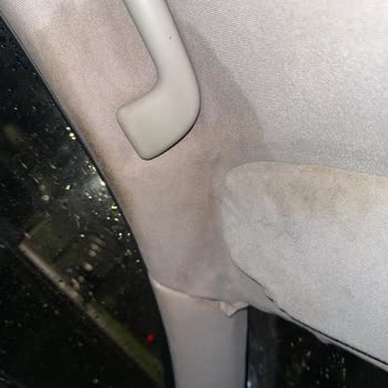 Çavdarlı Toyota Plaza Toyota Plaza Çavdarlı/Bursa Servisi Ön Cam Değişim Beceriksizliği