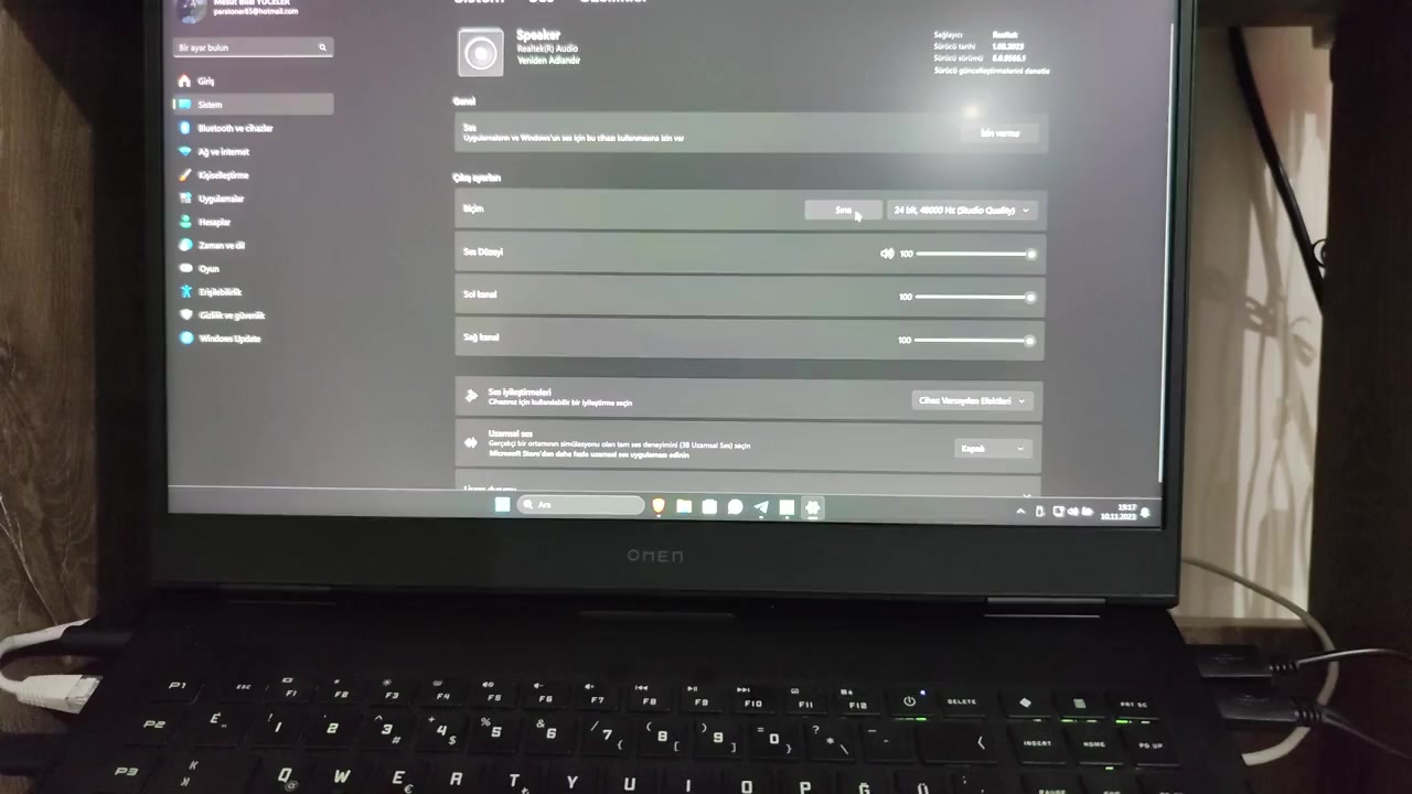 HP Omen 17-CM2005NT Speaker Issue: Buzzing and Crackling Sound video cover