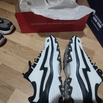 Skechers 3800 TL'lik Ayakkabının 2 Ayda Yıpranması!