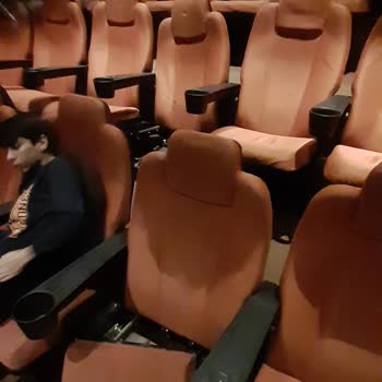 Paribu Cineverse Koltuklar Kırık