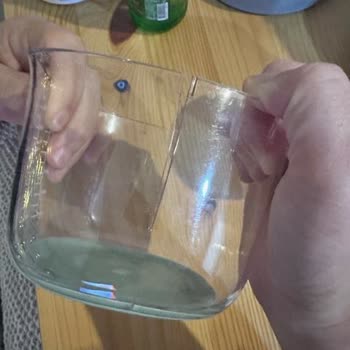 Kendi Kendine Çatlayan Tchibo Pişirme ve Hazırlık Setinin Ölçü Kabı