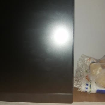 Techburada Monitör Ekran İle Çerçeve Arası Açıklık Ve Kırık