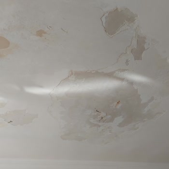 TOKİ Çatıları Akıyor. Yönetim Umursamıyor.