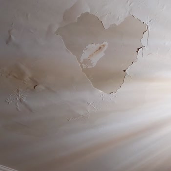 TOKİ Çatıları Akıyor. Yönetim Umursamıyor.