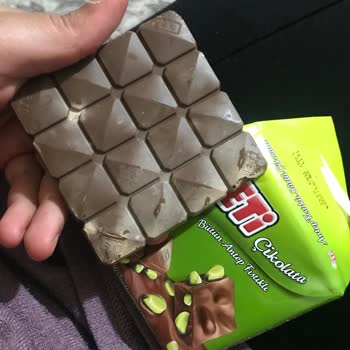 Eti Gıda Eti Antep Fıstıklı Çikolata Bozuk Cıktı