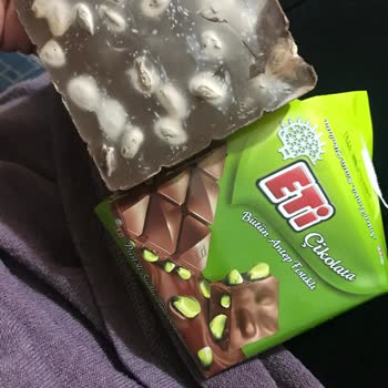 Eti Gıda Eti Antep Fıstıklı Çikolata Bozuk Cıktı