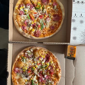 PizzaLazza Bir Pizza Nasıl Bu Kadar Kötü Yapılır?