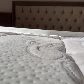 Yatsan Yatağımda Birkaç Ay İçinde Çökmeler Meydana Geldi.