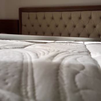 Yatsan Yatağımda Birkaç Ay İçinde Çökmeler Meydana Geldi.