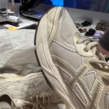 Sneaks Up Ve Asics Ayakkabı