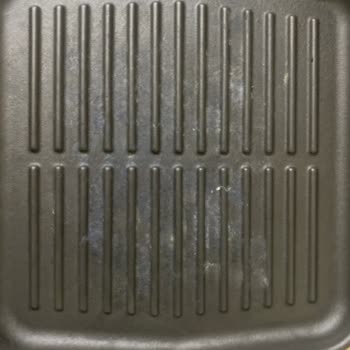 Döküm Tava Yapışıyor Ve Beyaz Kaldı İçi