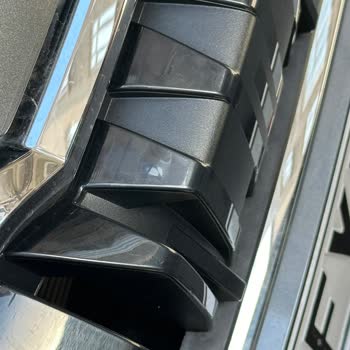 Skoda Karoq Ön Panjur Boya Kabarması