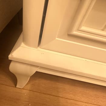 Kelebek Mobilya Defolu Ürün Şifonyerin Alt Kısmı Kırık Olduğu Yer Yapıştırılmış