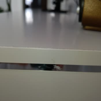 Kilim Mobilya Konsolda Lekeler Berjerin Metal Ayağı Paslı