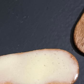 Magnum Dondurma Üzerinde Pıtır Pıtır Cisimler Var