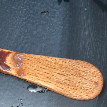 Magnum Dondurma Üzerinde Pıtır Pıtır Cisimler Var