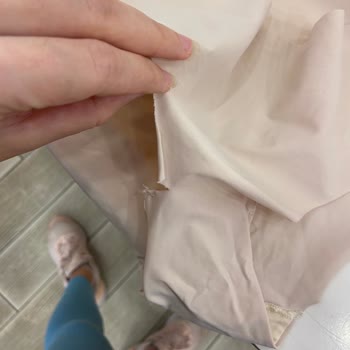 Suwen İç Çamaşırlarının Hepsi Aynı Yerden Yırtılıyor