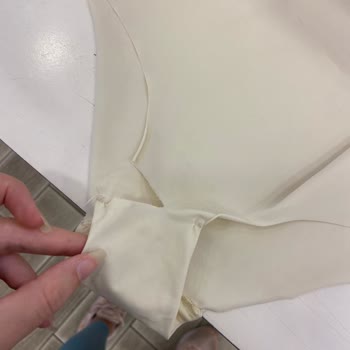 Suwen İç Çamaşırlarının Hepsi Aynı Yerden Yırtılıyor