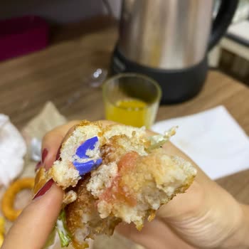 Burger King Burgerimde Eldiven Çıktı