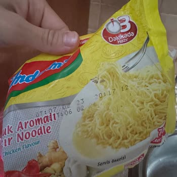 indomie Kurt Çıkıyor İçinden