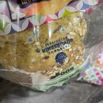 File Market Küflü Ekmek Satışı