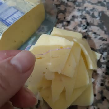 Binvezir Peynir Peynirin İçinden Naylon İp Çıkması