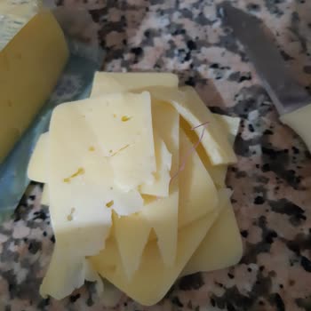 Binvezir Peynir Peynirin İçinden Naylon İp Çıkması