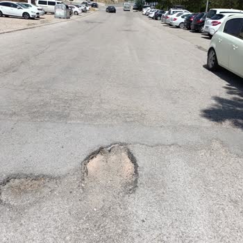 Etimesgut Belediyesi Caddedeki Büyük Çukur