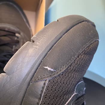 Gurur Tekstil Skechers Marka Ayakkabı 4 Ay İçinde Açılma Oldu