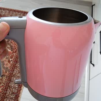 Korkmaz Mutfak Eşyaları Kettle Su Damlatıyor Alt Kısmından